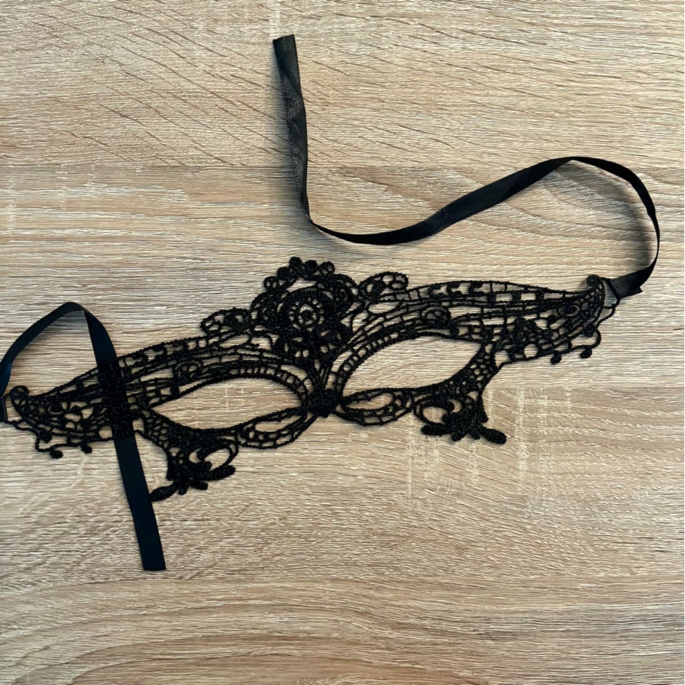 Black Lace Mascarade Mask